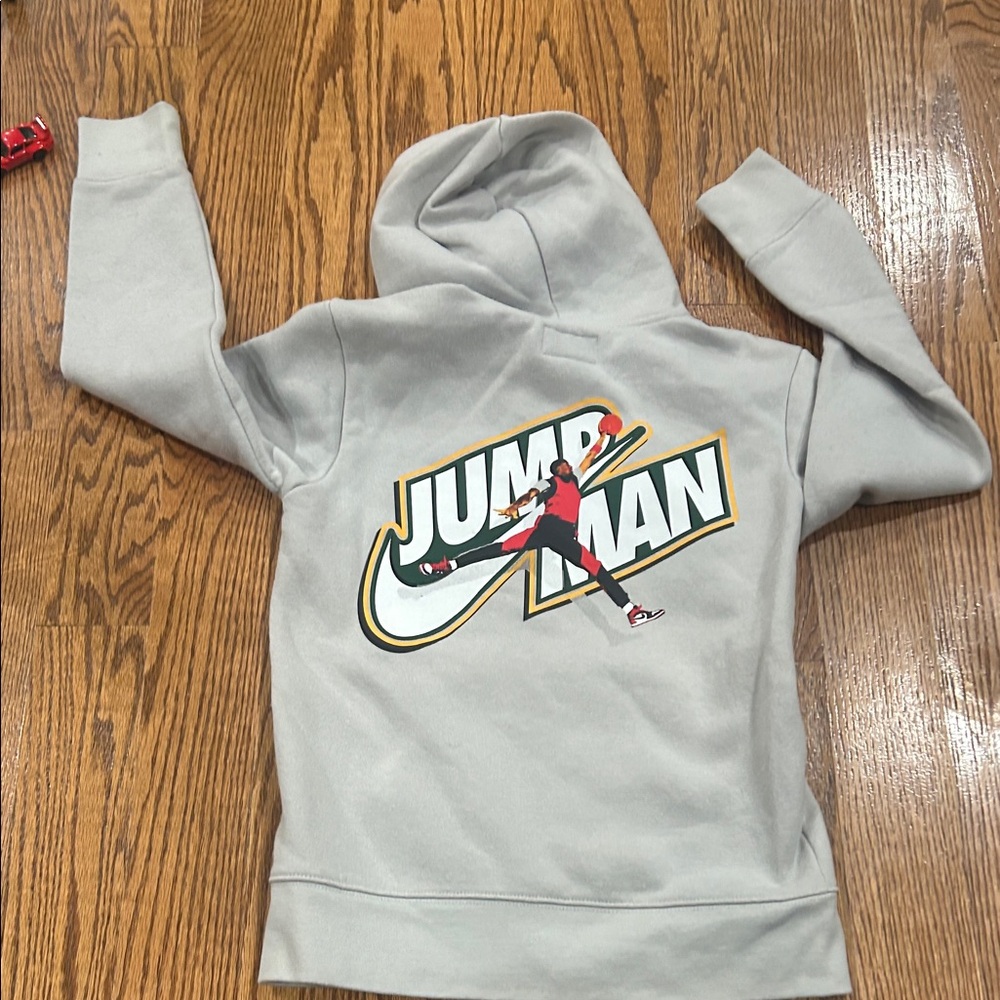 Jordan Kids Light Gray Hoodiesize 10/12 like new